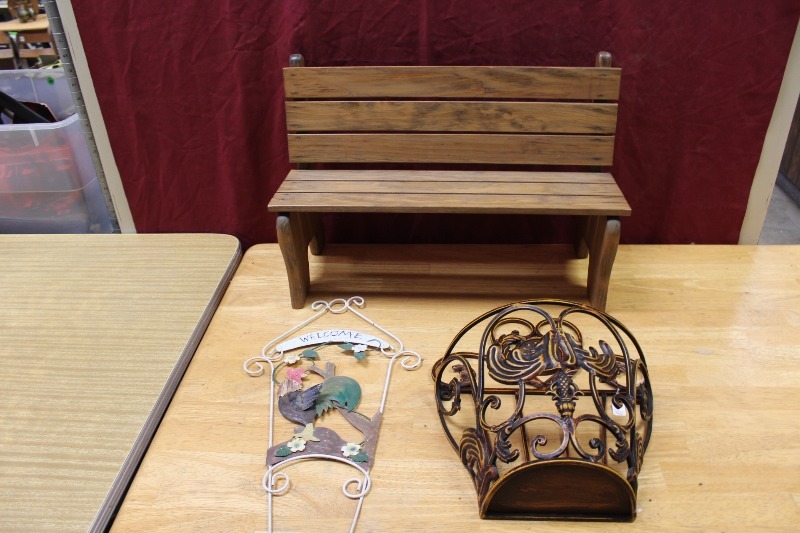 Doll Bench and Home D�cor