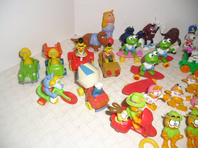The Whole Gang  Peanuts Snoopy, Garfield, CA Raisins, Sesame St., Muppet Babies,