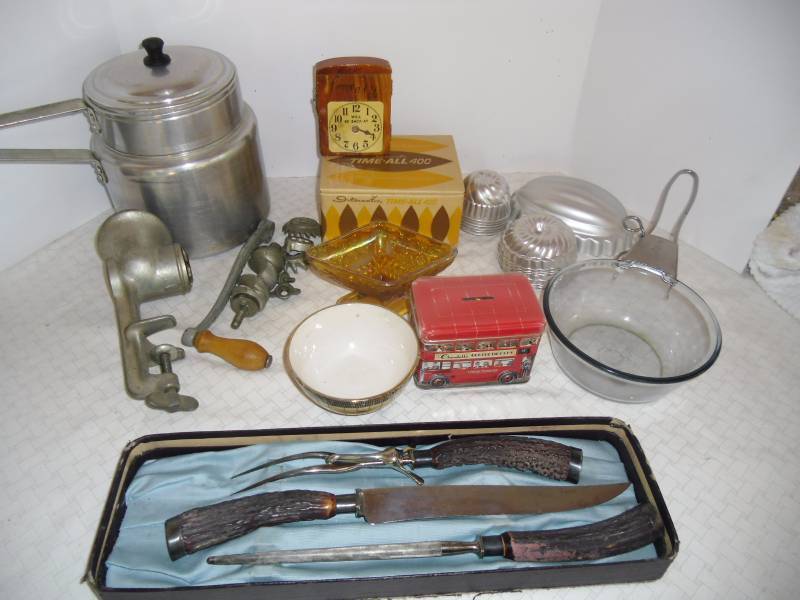Retro Kitchen - Bone Handle Carving Set, Aluminum Jello Molds & Leave a Note box