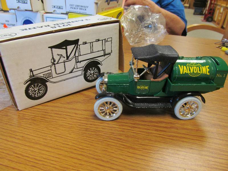 lot 3 image: 1918 Ford Model T Runabout Valvoline Tanker 124 Scale Diecast Bank