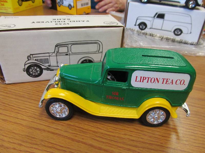 lot 9 image: 1932 Ford Lipton Tea Co. Panel Delivery Van 124 Scale Diecast Bank
