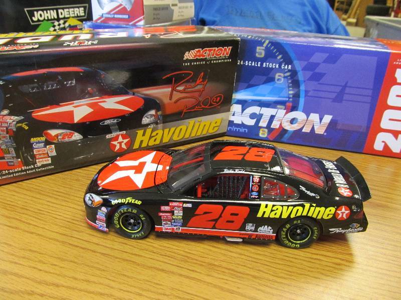 lot 23 image: 2001 Ricky Rudd #28 Havoline