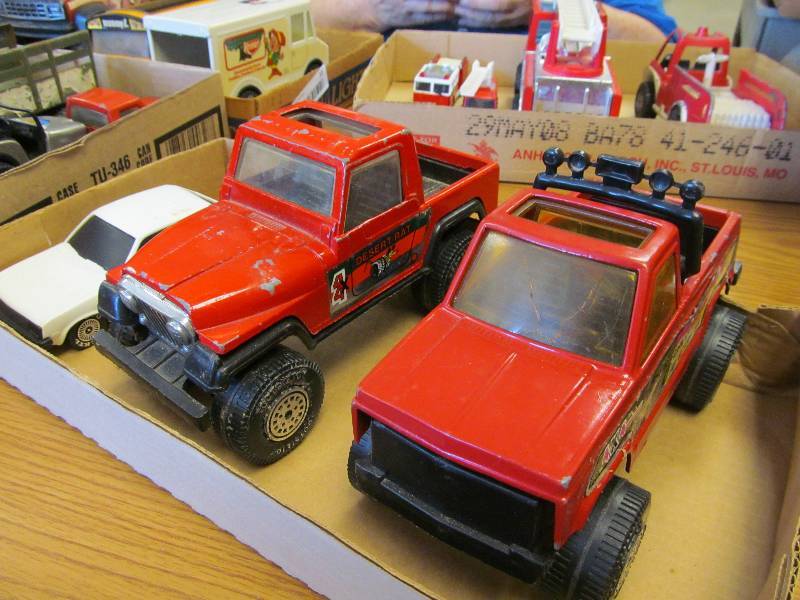 lot 29 image: Lot of 3 Tootsie Metal Toys