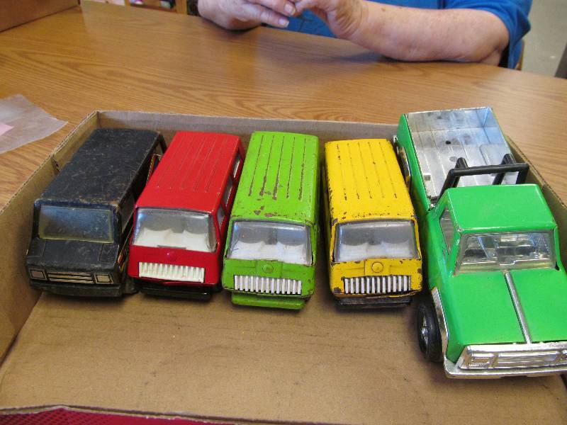 lot 34 image: Lot of 5 Tonka Metal Toys