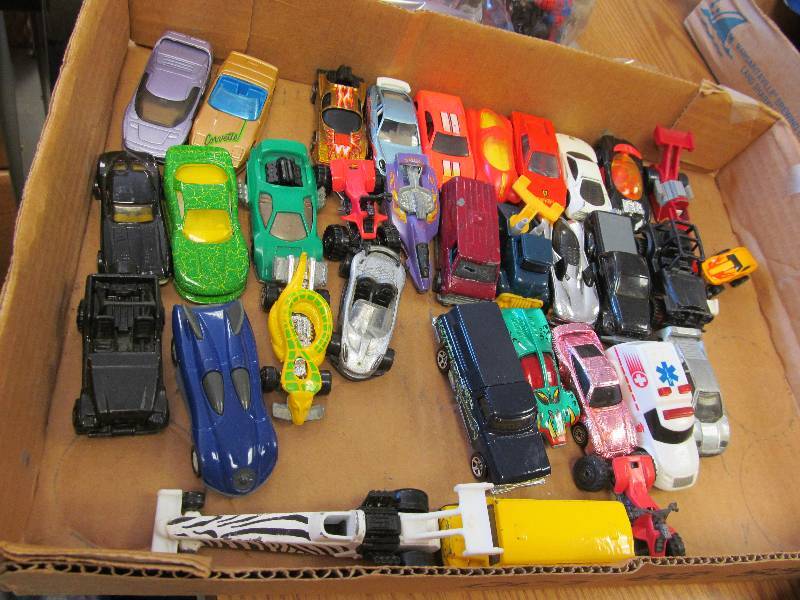lot 38 image: Lot of 33 164 Matchbox, Hot Wheels Diecast Cars