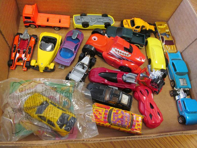 lot 39 image: Lot of 19 164 Matchbox, Hot Wheels Diecast Cars