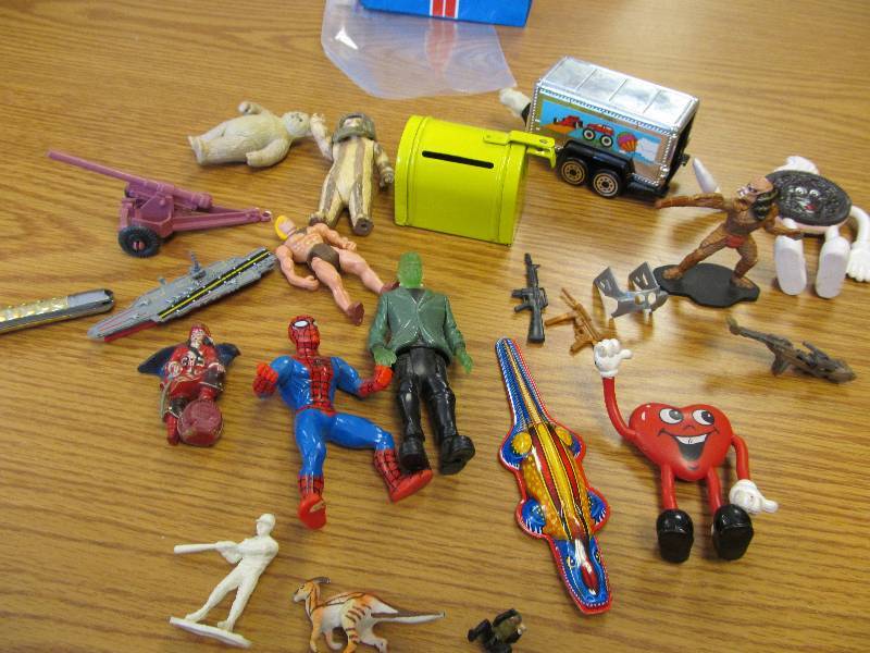 lot 42 image: Lot of Misc Toys & Figures