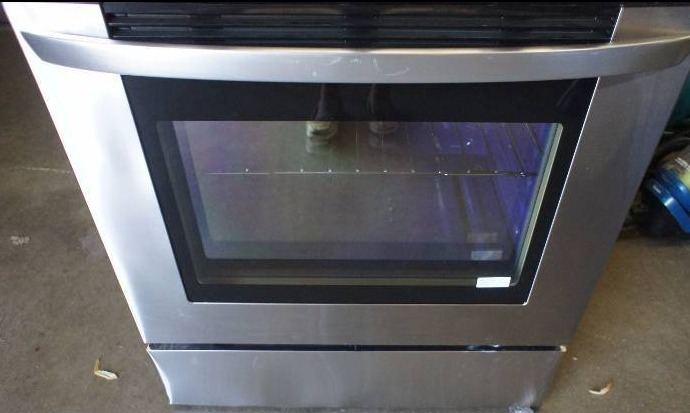 lot 4 image: LG Stove - Model # (LRG3081ST)