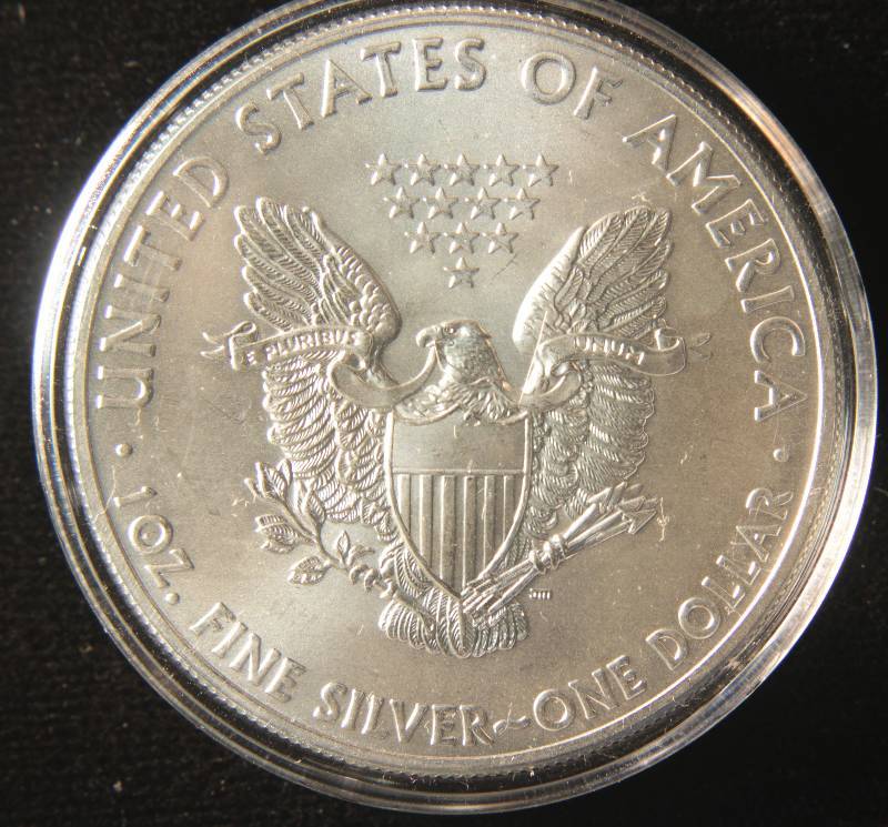 lot 13 image: 2014 US SILVER EAGLE .999 FINE SILVER IN AIRTIGHT HOLDER
