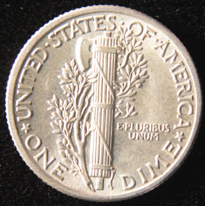 lot 33 image: 1942 MERCURY SILVER DIME UNC.