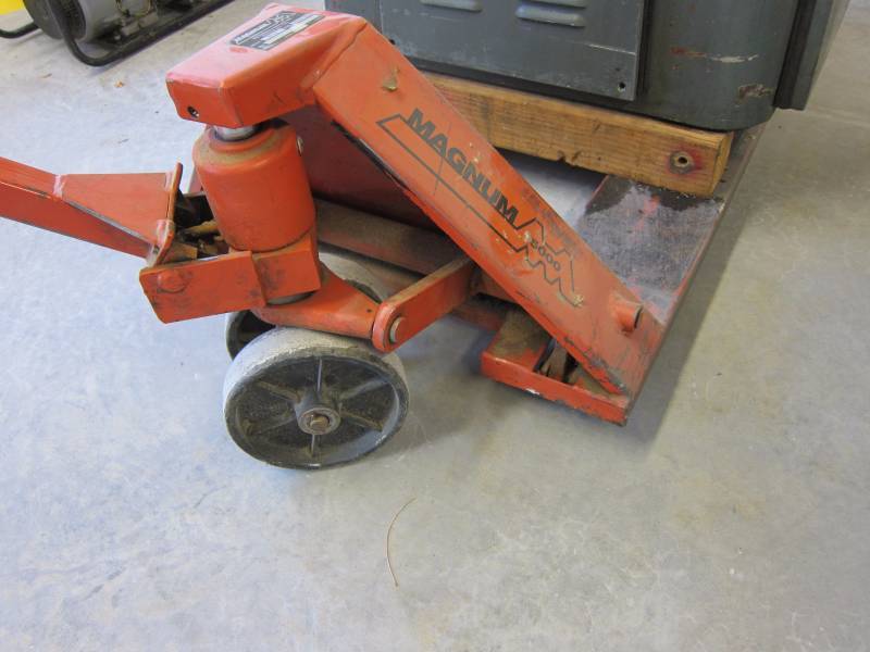 lot 40 image: Magnum Pallet Jack