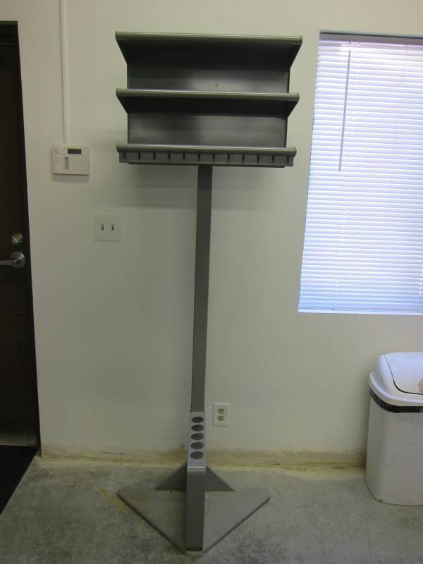 lot 45 image: Metal Coat Rack