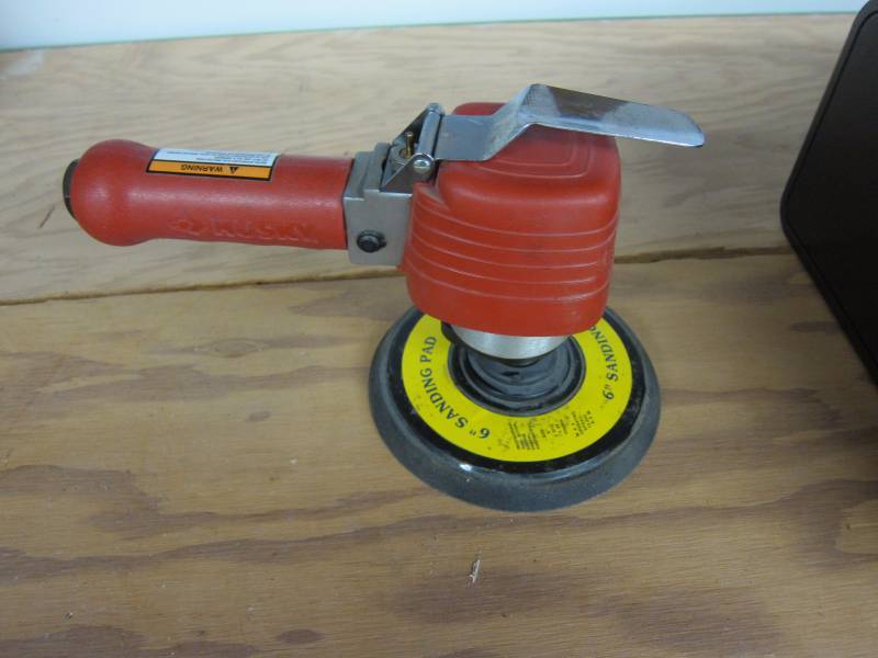 lot 51 image: Husky 6 Pneumatic Sander