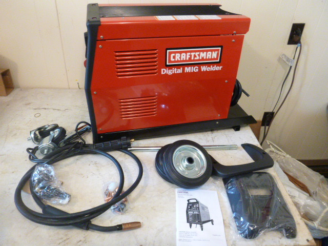 lot 3 image: New Craftsman Digital MIG Welder