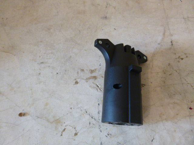 lot 32 image: 7 Pin to 4 Pin Plug