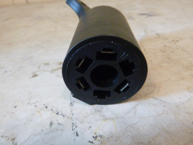lot 34 image: 7 Pin to 4 Pin Plug