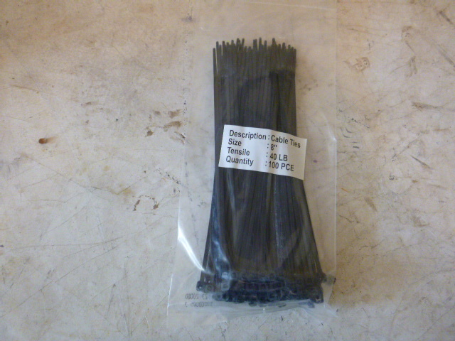 lot 38 image: 100 Piece Cable Ties