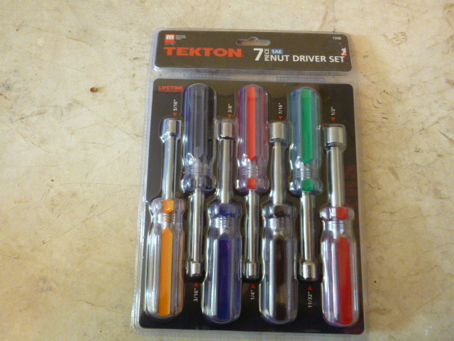 lot 43 image: Tekton Nut Driver Set