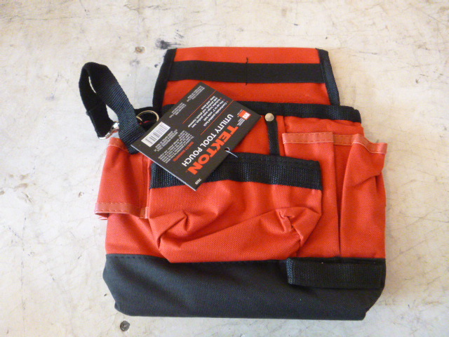 lot 46 image: Tekton Utility Tool Pouch