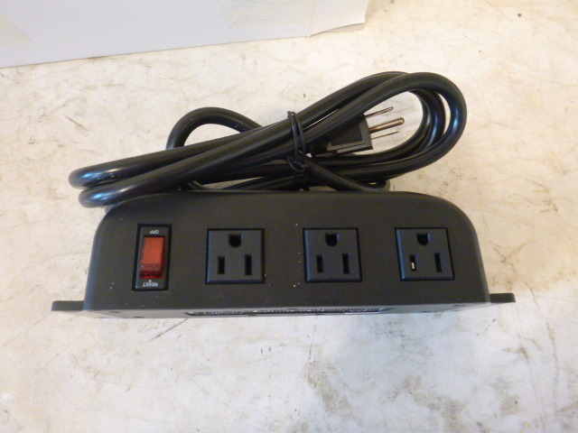 lot 59 image: Work Bench Power Strip
