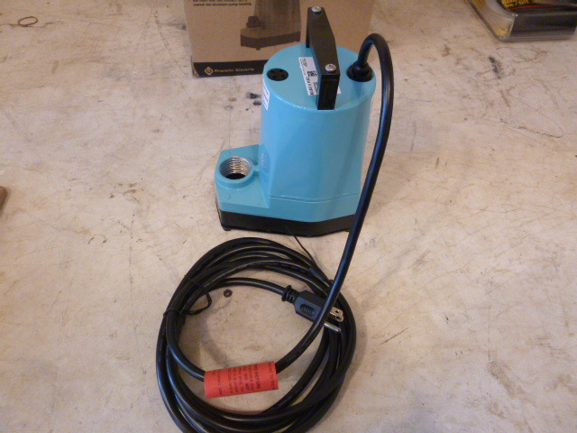 lot 61 image: Little Giant Utility Pump