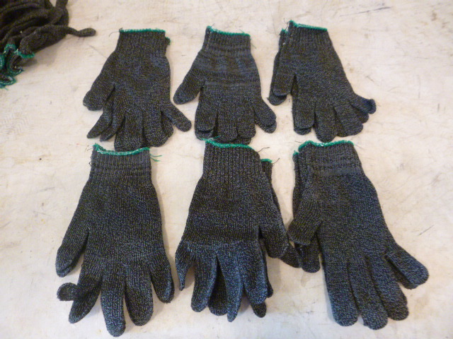 lot 102 image: 6 Pairs of Gloves