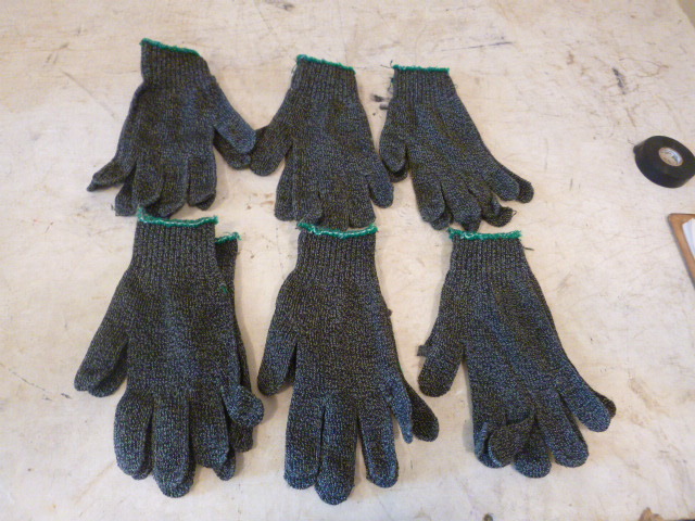 lot 105 image: 6 Pairs of Gloves
