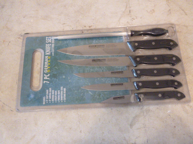 lot 106 image: 7 Piece German-Style Knife Set