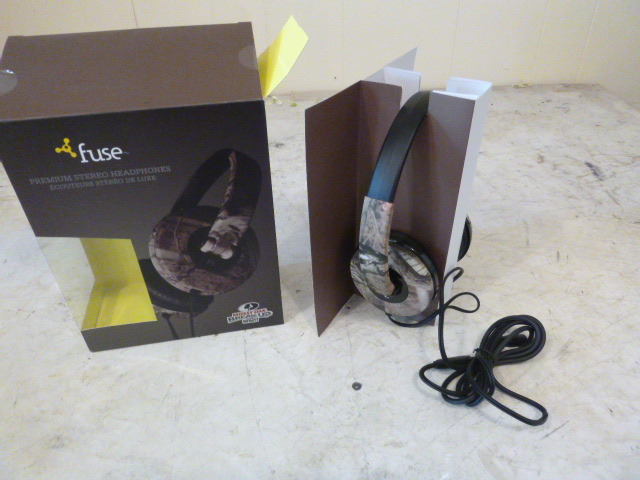 lot 108 image: Fuse Mossy Oak Premium Stereo Headphones