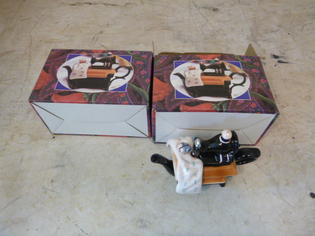 lot 184 image: 2 Porcelain Mini Teapots
