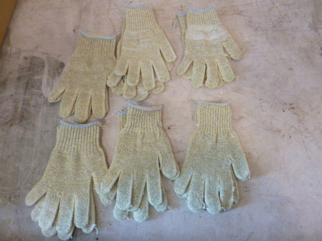 lot 192 image: 6 Pairs of Gloves