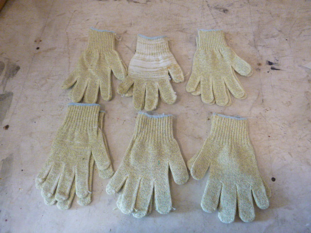 lot 193 image: 6 Pairs of Gloves