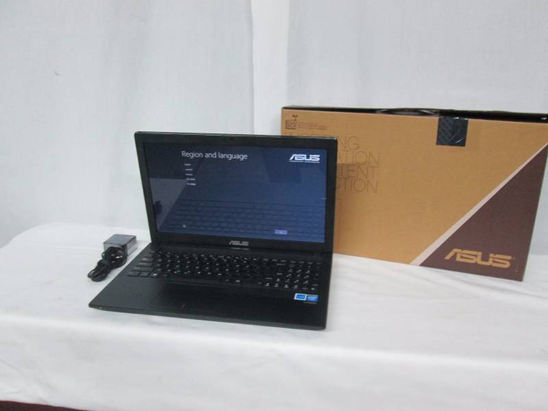 lot 10 image: Asus 15.6 4GB Windows 8.1 Laptop