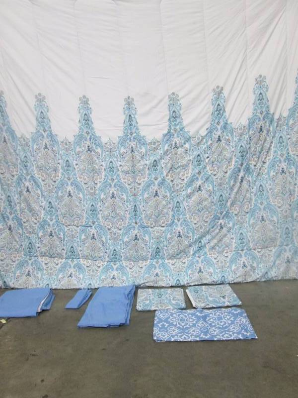 lot 64 image: Alcove Grace Comforter Set - King