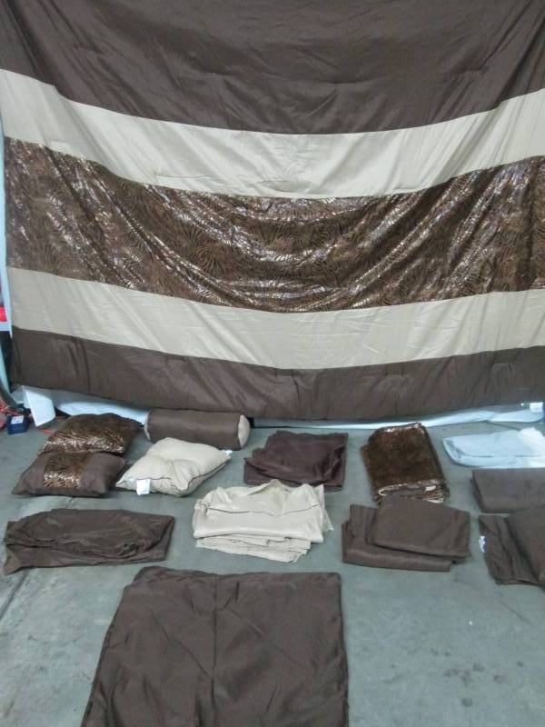 lot 63 image: Amari 30-pc. Comforter Super Set - California King