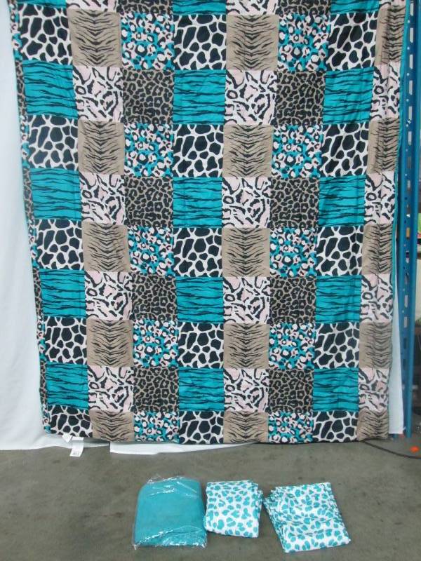 lot 70 image: Alcove Animal Patch Bed Set and Accessories - Twin