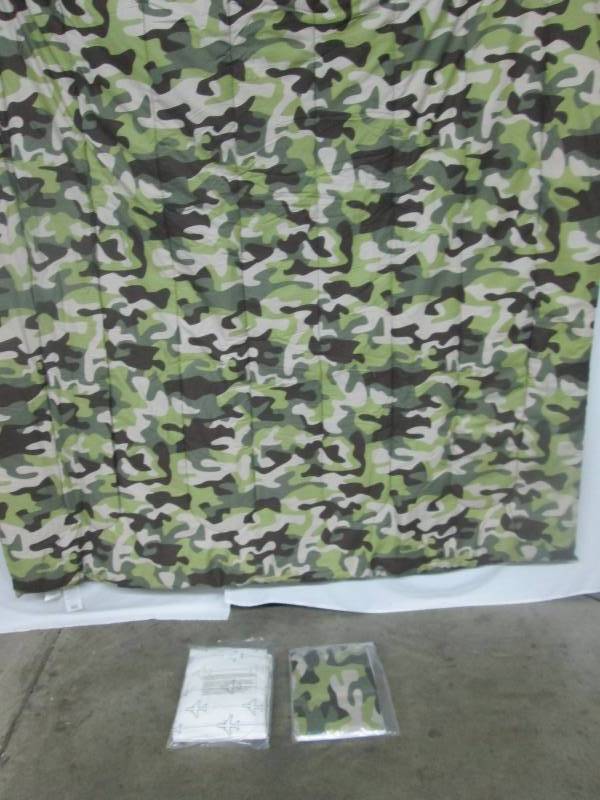 lot 72 image: Camo Brown Room Ensemble - Full