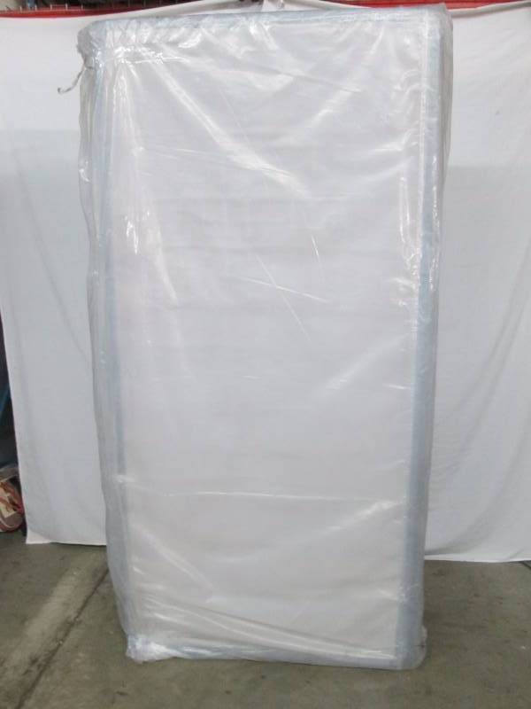lot 89 image: Serta Twin Box Spring