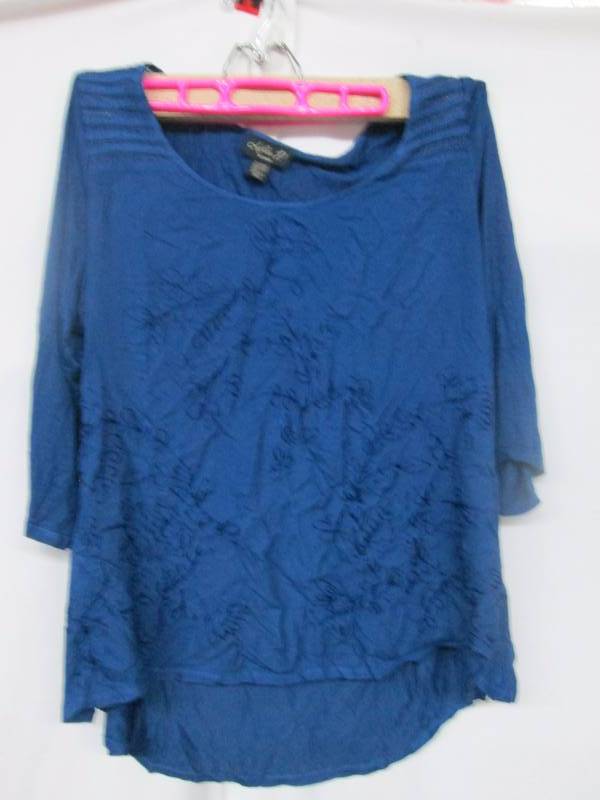 lot 99 image: Lola P Womens Embroidered Top