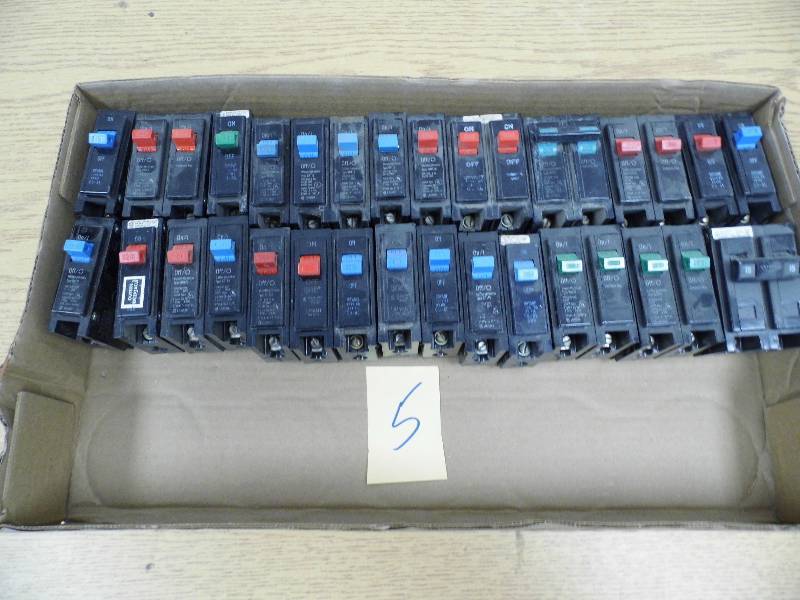 lot 5 image: Assorted Circuit Breakers