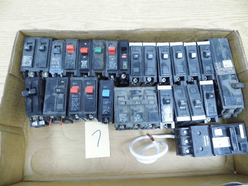 lot 7 image: Assorted Circuit Breakers