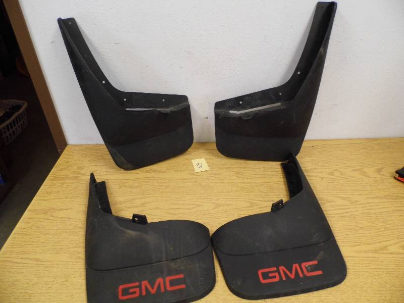 lot 31 image: GMC Mud Flaps