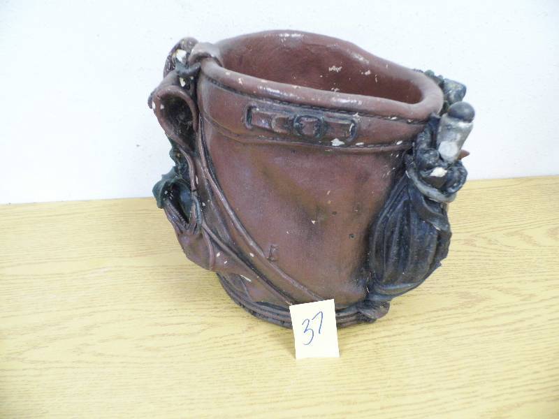 lot 37 image: Concrete Planter