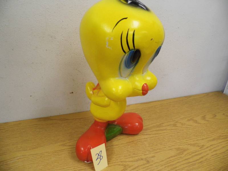 lot 38 image: Tweety Figure
