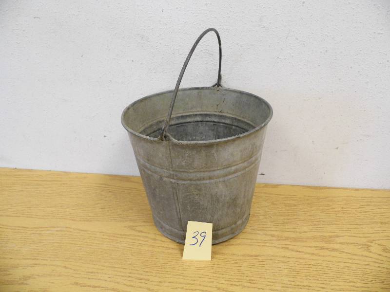 lot 39 image: 9 Galvanized Bucket