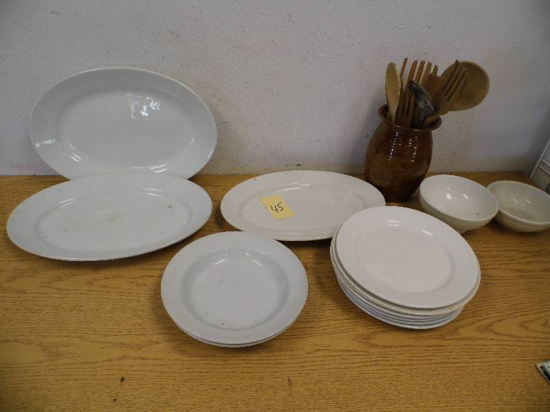 lot 45 image: Vintage Dishes