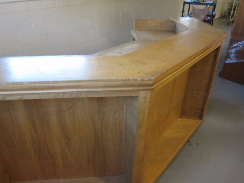 lot 1 image: Large Retail Counter