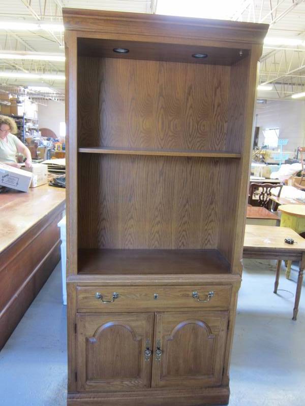 lot 6 image: Thomasville Display Shelf