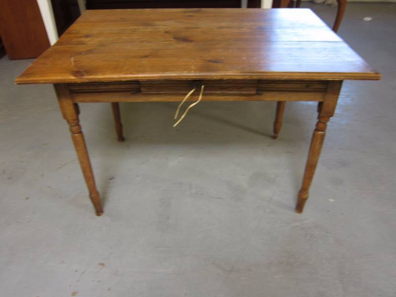 lot 11 image: Rustic Table
