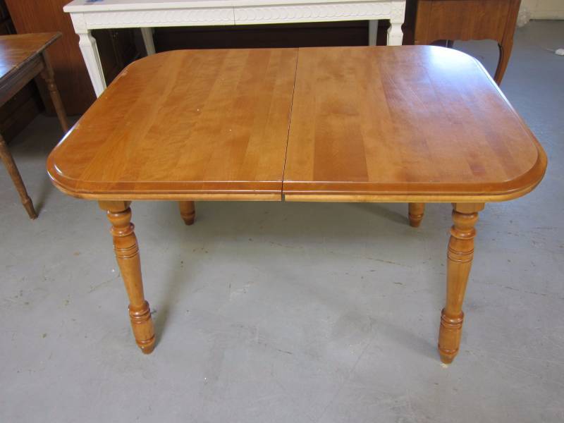 lot 12 image: Giguere & Morin Table